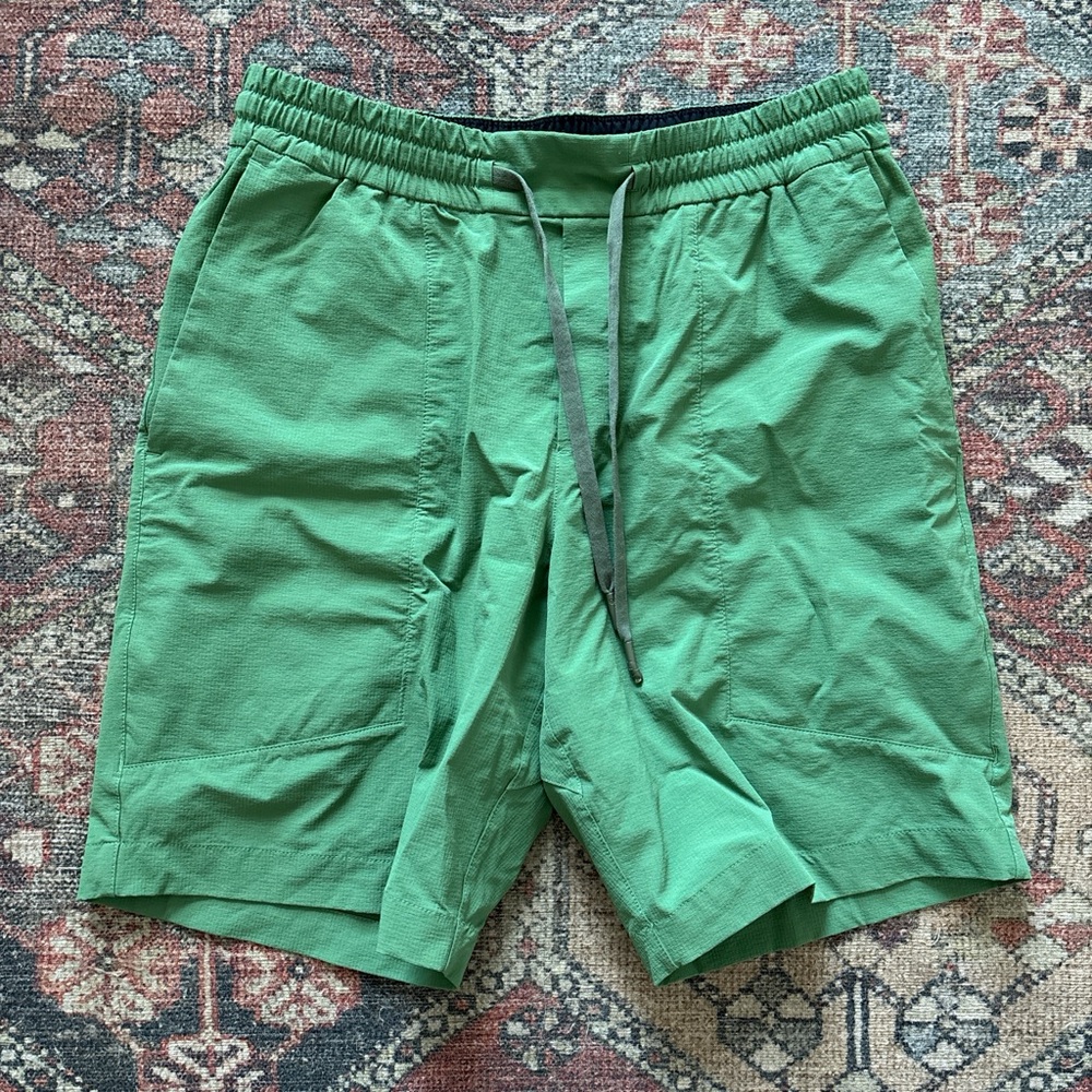 Men's LuluLemon Green Casual Shorts